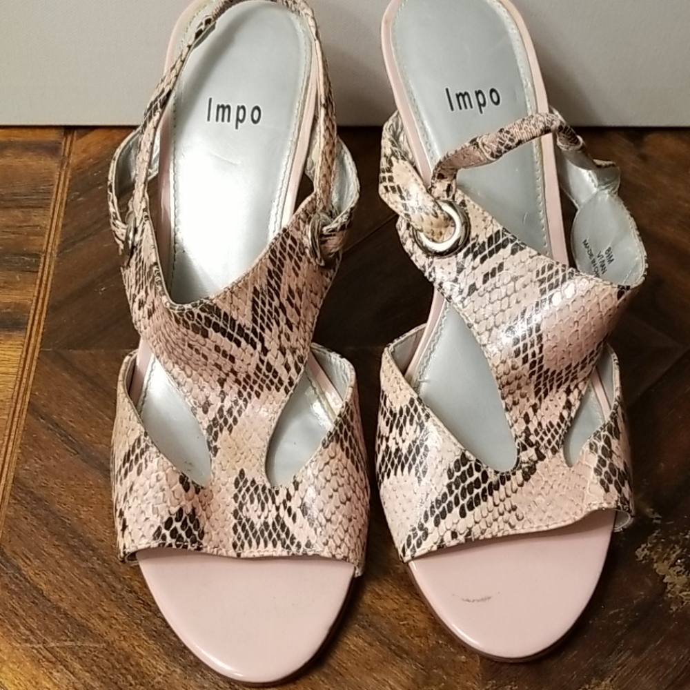 🍭Impo pink reptile pattern heels